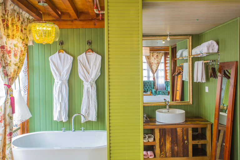 Bathroom 5, Lugu Lake Love Inn, Lijiang