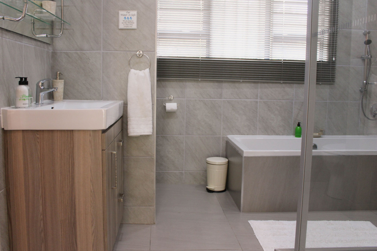 Bathroom 4, Vineyard on the Hill Guest House, Ehlanzeni