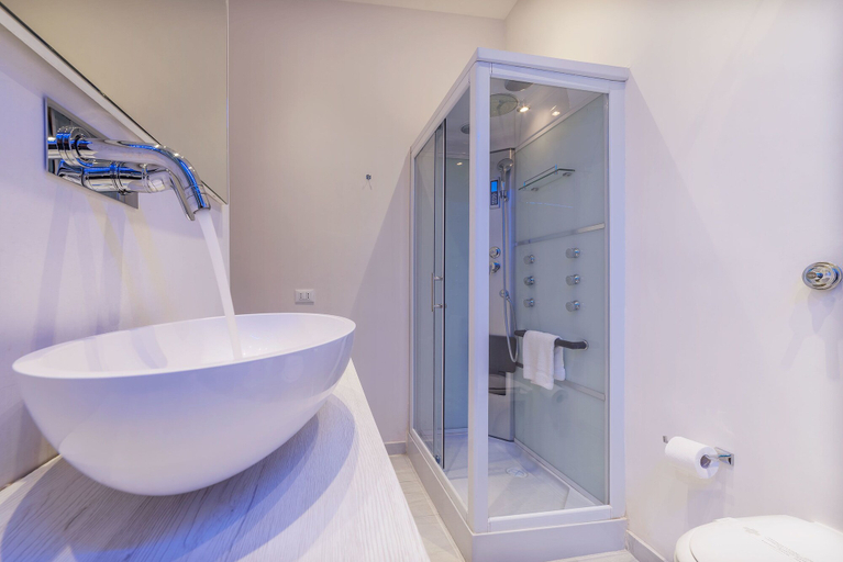 Bathroom 5, Saint Peter Suite Apartment, Roma