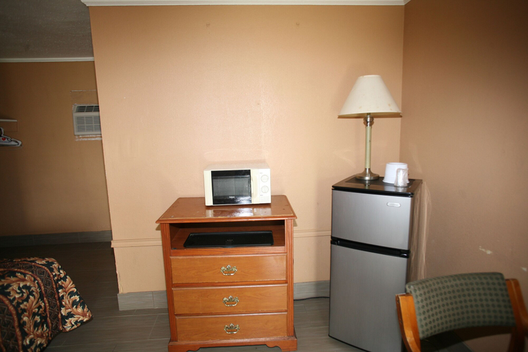 Others 5, Royal Inn, Victoria