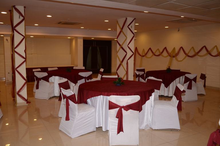 Food & Drinks 5, Hotel Classic Diplomat, Delhi