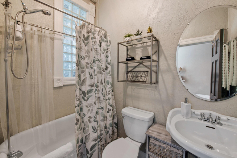 Bathroom, N Capitol Hill I Stylish 2-bedroom Back Patio, Denver