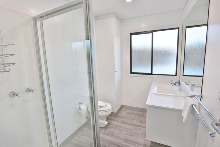 Bathroom 3, All Seasons Houseboats, Mildura - Pt A