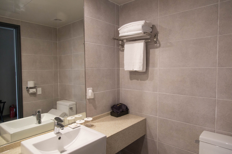 Bathroom 5, Hotel Daoom, Buk