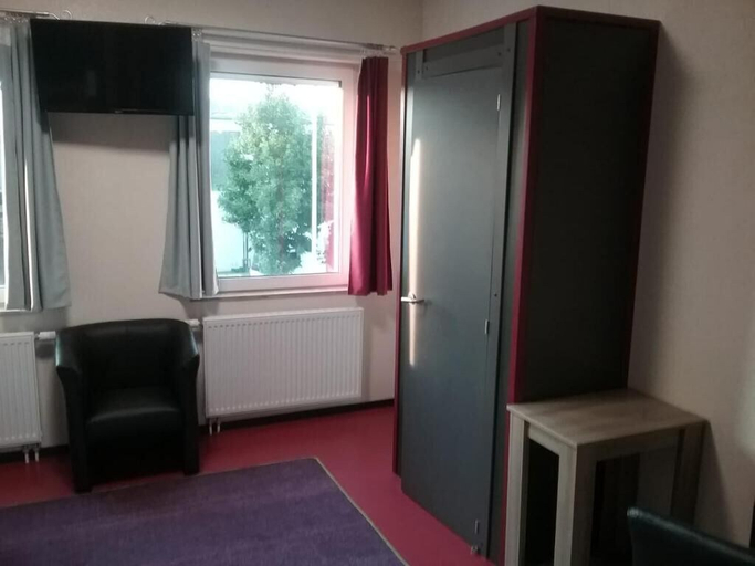 Bedroom 4, P&P V-V UG, Stuttgart