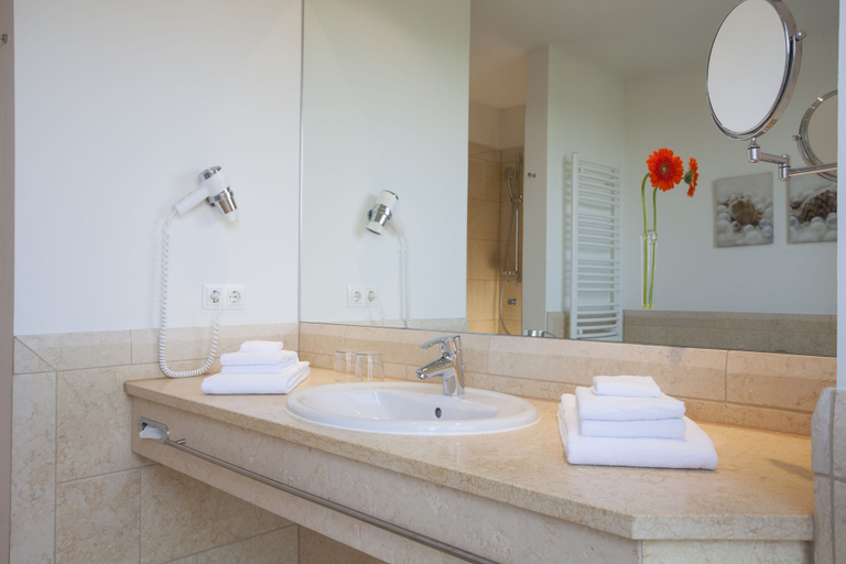 Bathroom 4, Strandhotel Dünenmeer, Vorpommern-Rügen