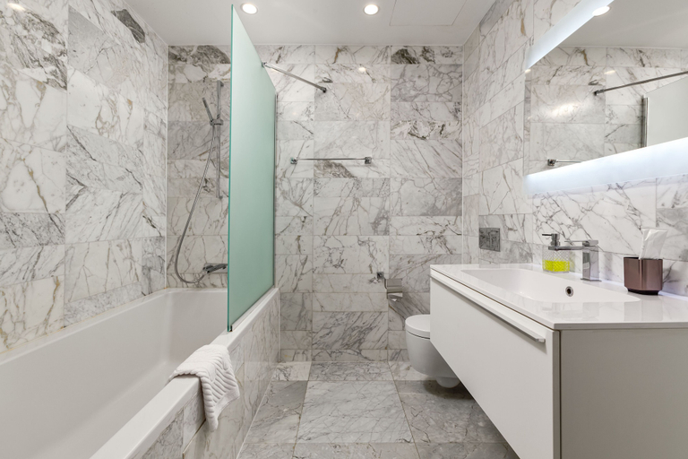 Bathroom 3, OKO SUBRA 3308, North-Western