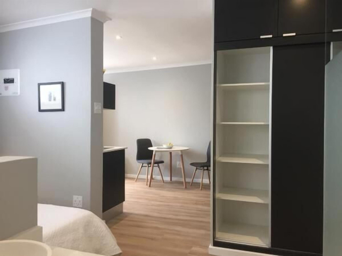 Others 5, Central Claremont Garden Apartment, City of Cape Town