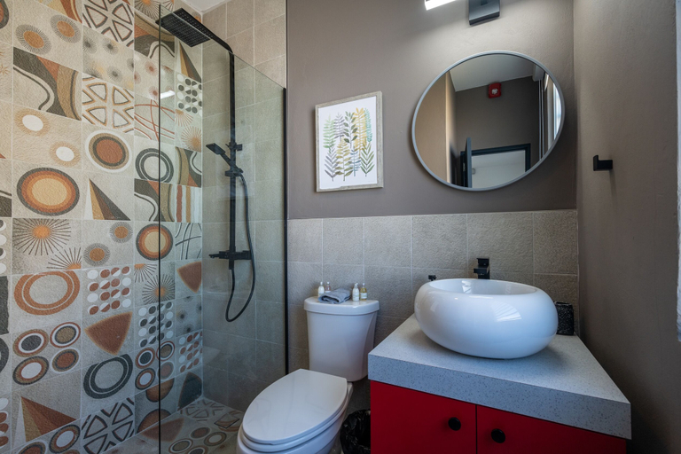 Bathroom 5, La Buena Vida Inn
