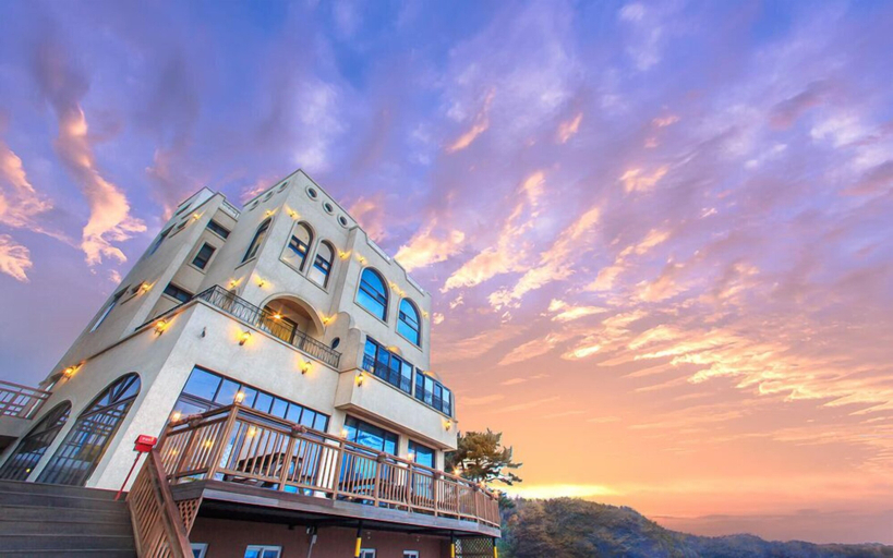 Exterior & Views 2, Gangneung Iris Pool Villa Pension, Gangneung