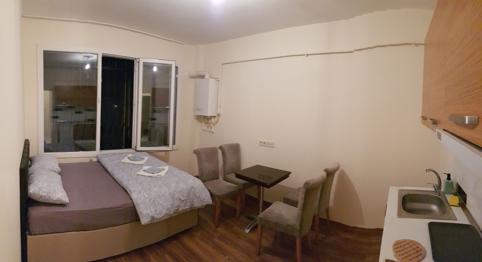 Others 5, Taksim Taila Apartments No 3, Beyoğlu