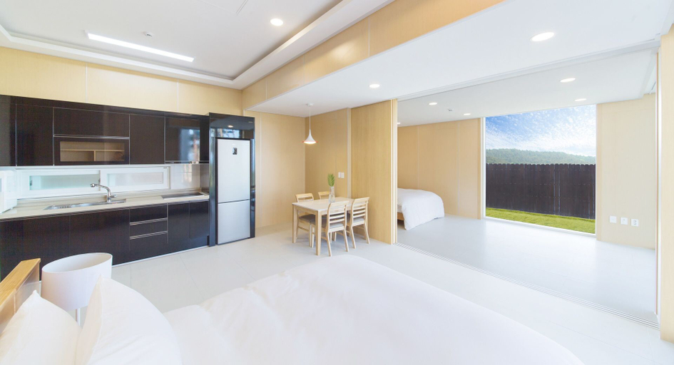 Others 5, The Mare Pool Villa Pension, Taean