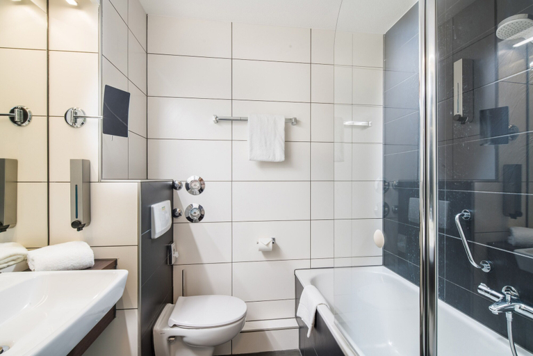 Bathroom 3, AMEDIA Longstay Studios, Groß-Gerau