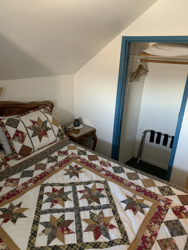 Bedroom 3, Sugarloaf Mountain Motel, Storey