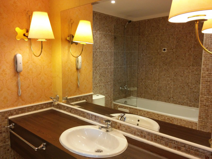 Bathroom 4, Sandapart Royal Beach Apartments, Nesebar