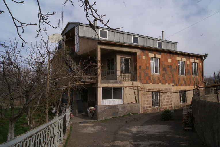 Exterior & Views, Azhdahak Guesthouse