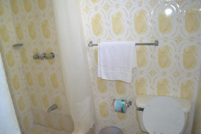 Bathroom 5, Pacot Breeze, Port-au-Prince