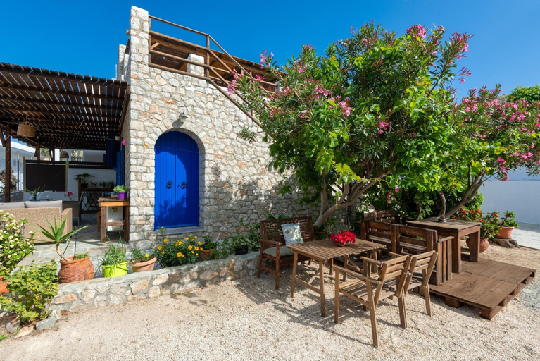 Food & Drinks, Agnanti Beach Studios, South Aegean