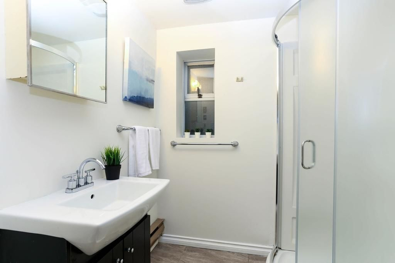 Bathroom 5, 2bdr Suite UBC by Elevate Rooms, Greater Vancouver