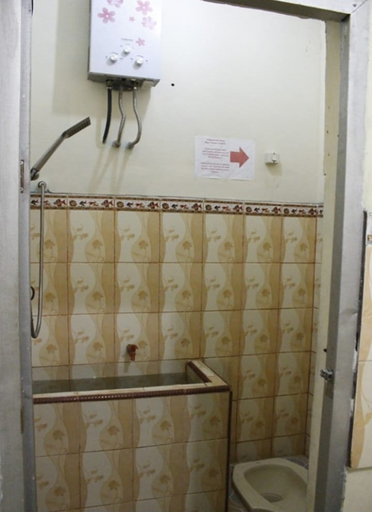 Bathroom, Alika Zahra Homestay Syariah, Malang