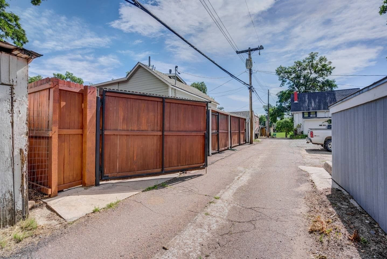 Exterior & Views 2, 3 Bedroom Downtown with Firepit, El Paso