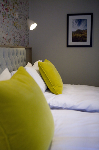 Bedroom 3, Saracens Head, Gwynedd