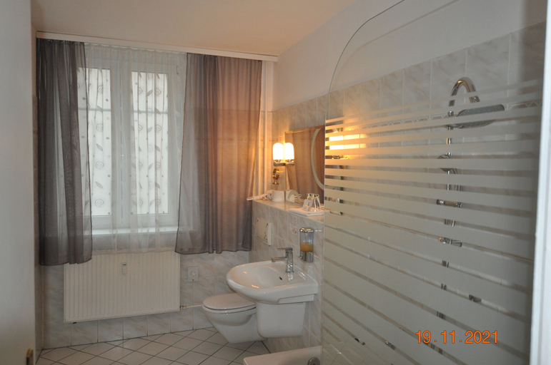 Bathroom 5, Parkhotel Schwedt, Uckermark