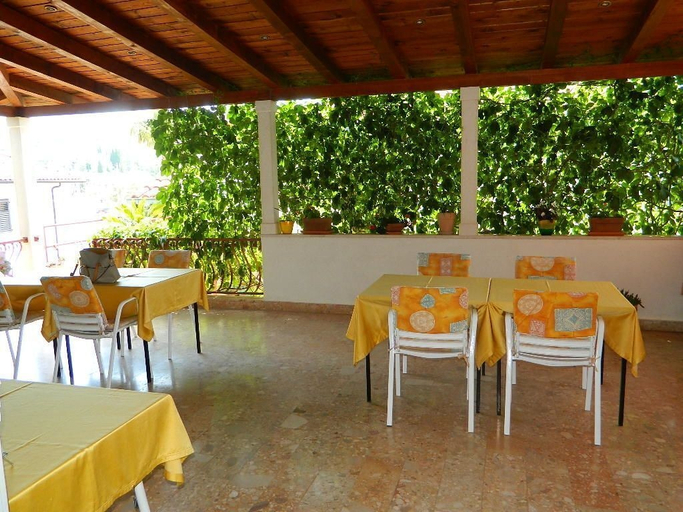 Food & Drinks 5, Apartments and Rooms Darinka, Jelsa