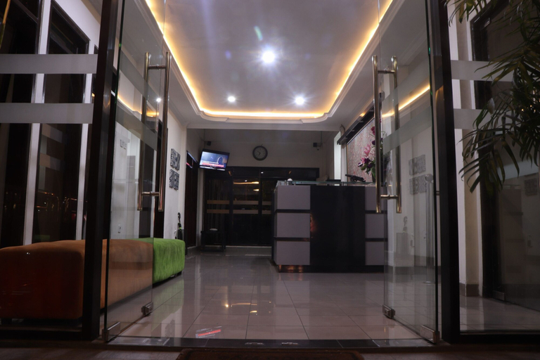 Others 5, Ruma, Bandung