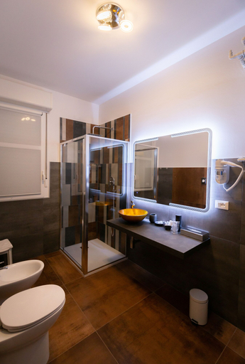 Bathroom 4, B&B Bologna Fair Tower, Bologna
