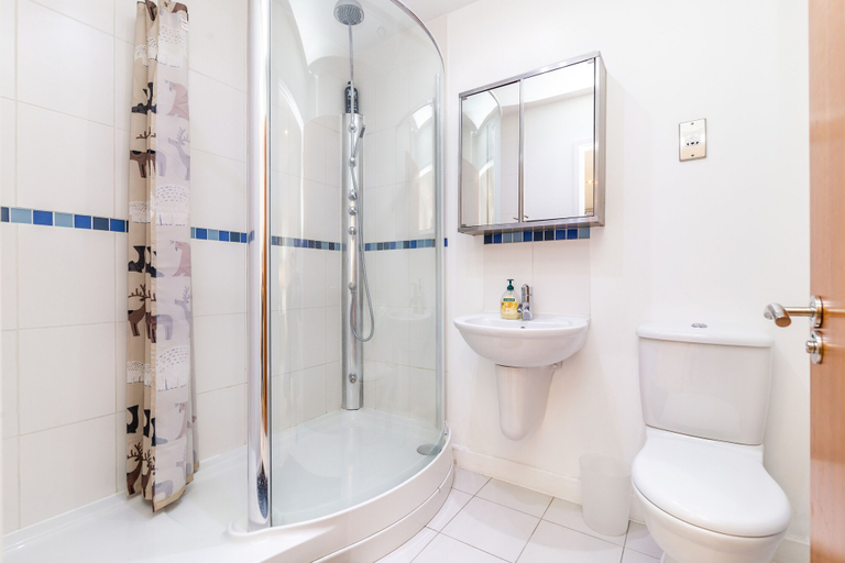 Bathroom 3, Waterside Bliss Austin David Apartments, London
