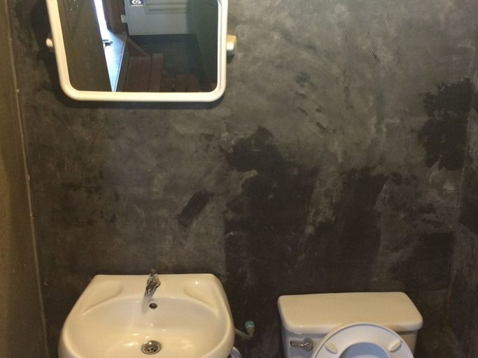 Bathroom 4, Family Huts, Pai