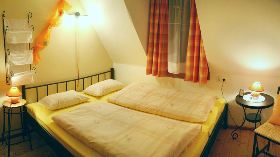 Bedroom 2, Wörners Schloss Weingut & Wellness Hotel, Kitzingen