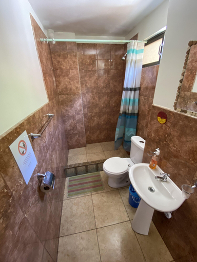 Bathroom 3, Hostal alegría, Baños
