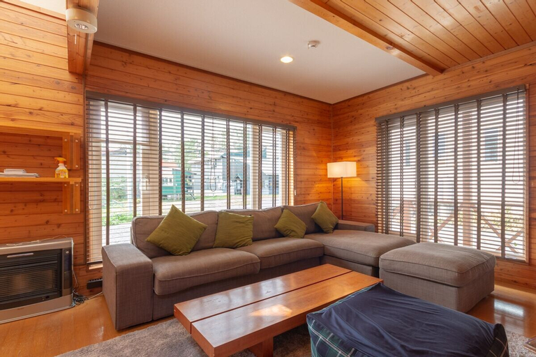 Powder Cottage by Hokkaido Tracks, Kutchan