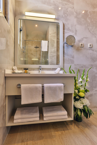Bathroom 4, Avanti Hotel & Spa