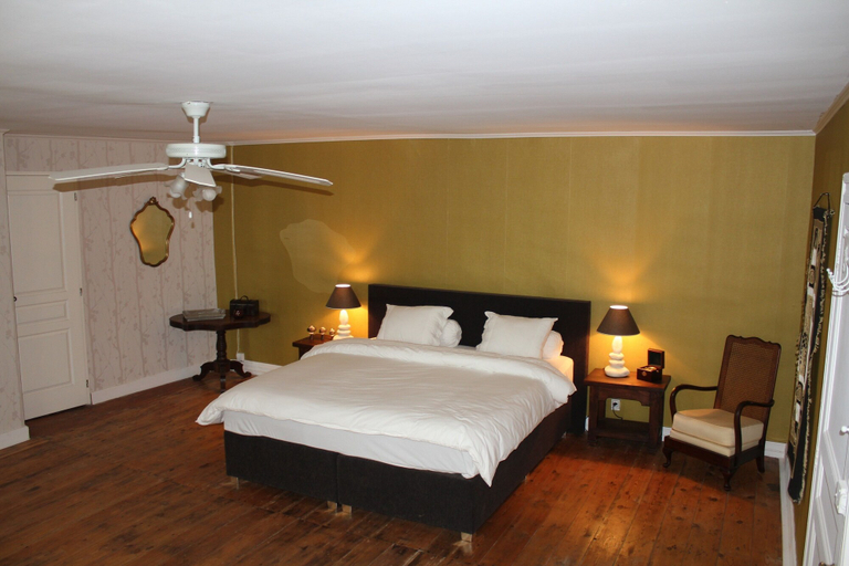 Bedroom 5, Château Puygrenier, Dordogne