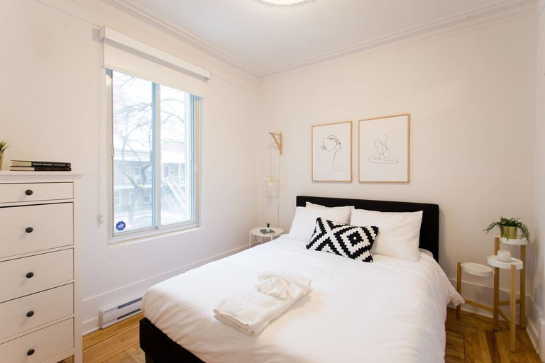 Bedroom 4, Charming Montreal 3 bdr Apartment Next to Subway, Montréal