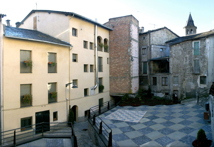 Exterior & Views 2, Hostal Les Collades, Lleida