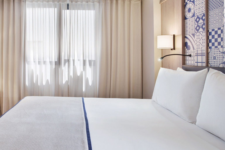 Bedroom 2, Eurostars Guadalquivir, Sevilla