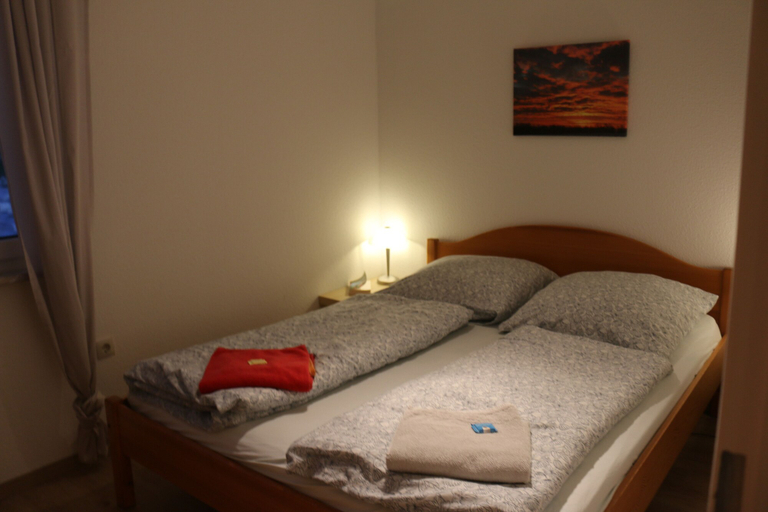 Bedroom 2, Ferienwohnung Norderaltendeich, Friesland