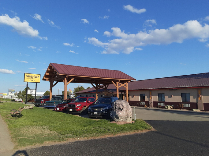 Exterior & Views 2, American Inn, Jones