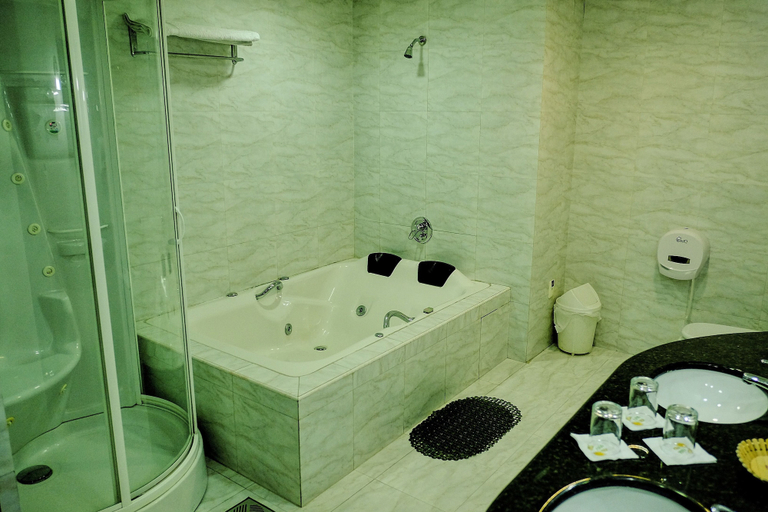 Bathroom 3, Hotel Eden Resort By Bluebay, Cercado