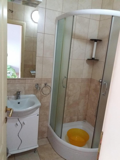 Bathroom 3, Apartments Victory