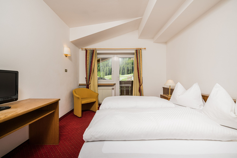 Bedroom 3, Hotel Waldheim Sexten Sesto, Bolzano