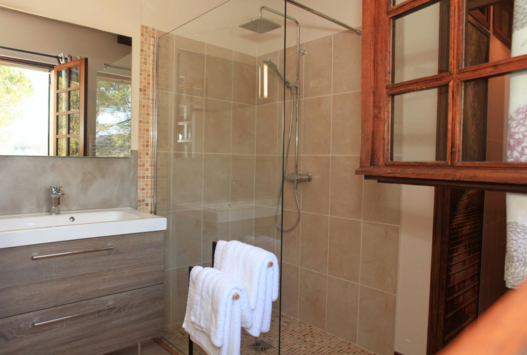 Bathroom 5, Au Pre des Sources, Dordogne