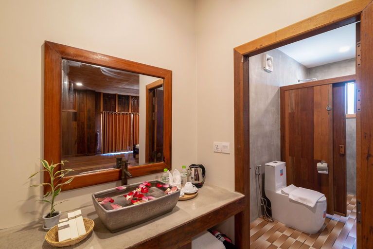 Bathroom 4, Family Wooden Boutique, Siem Reap
