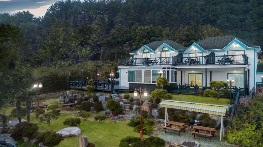 Exterior & Views 2, Sometown Pension, Geoje
