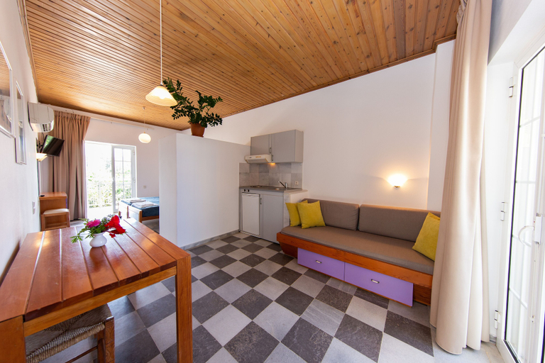 Bedroom 2, Manias Hotel Apartments, Crete