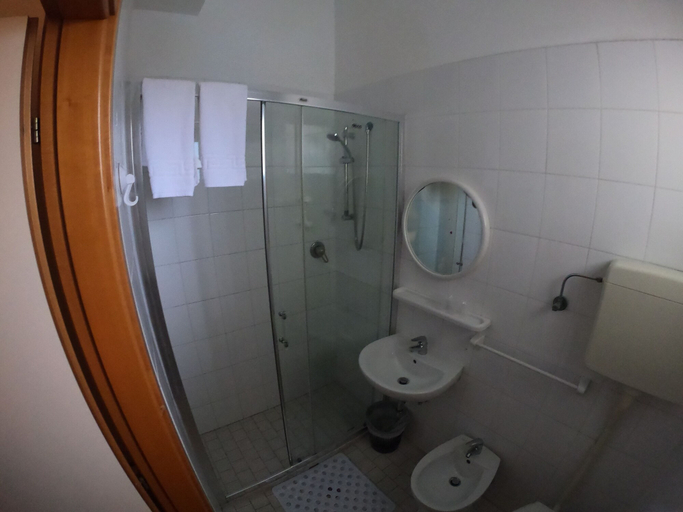 Bathroom 4, Half Moon, Rimini